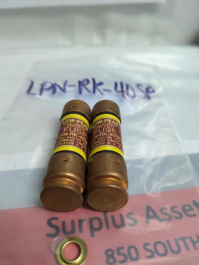 Used COOPER BUSSMANN,LPN-RK-40SP,LOW-PEAK 40 AMP FUSE LOT OF 2 PRE-OWNED