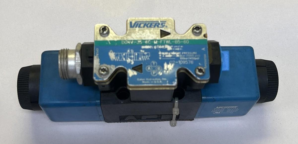 Used VICKERS,DG4V-3S-6C-M-FTWL-B5-60,HYDRAULIC DIRECTIONAL CONTROL VALVE