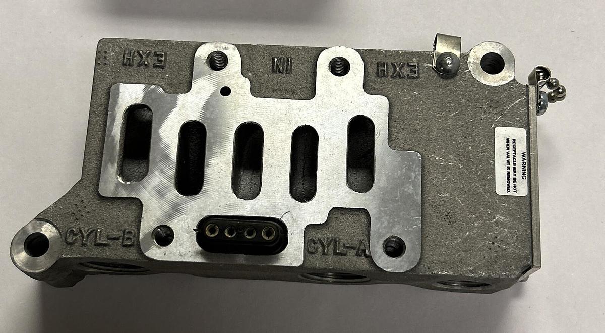 PARKER,K022093,SUBBASE 3/4 INCH NPT NOS