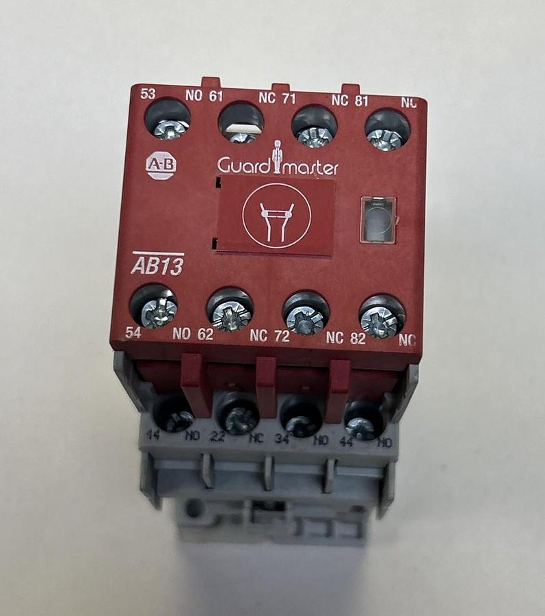 Used ALLEN BRADLEY,700-CF310E*,CONTACTOR 24VDC