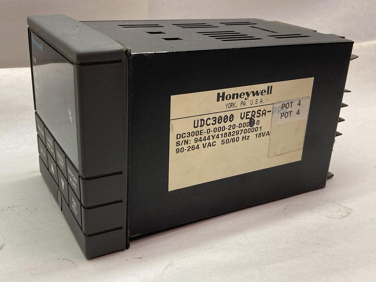 Used Honeywell,UDC3000 Versa-Pro,Controller 90-264Vac 50/60Hz 18Va