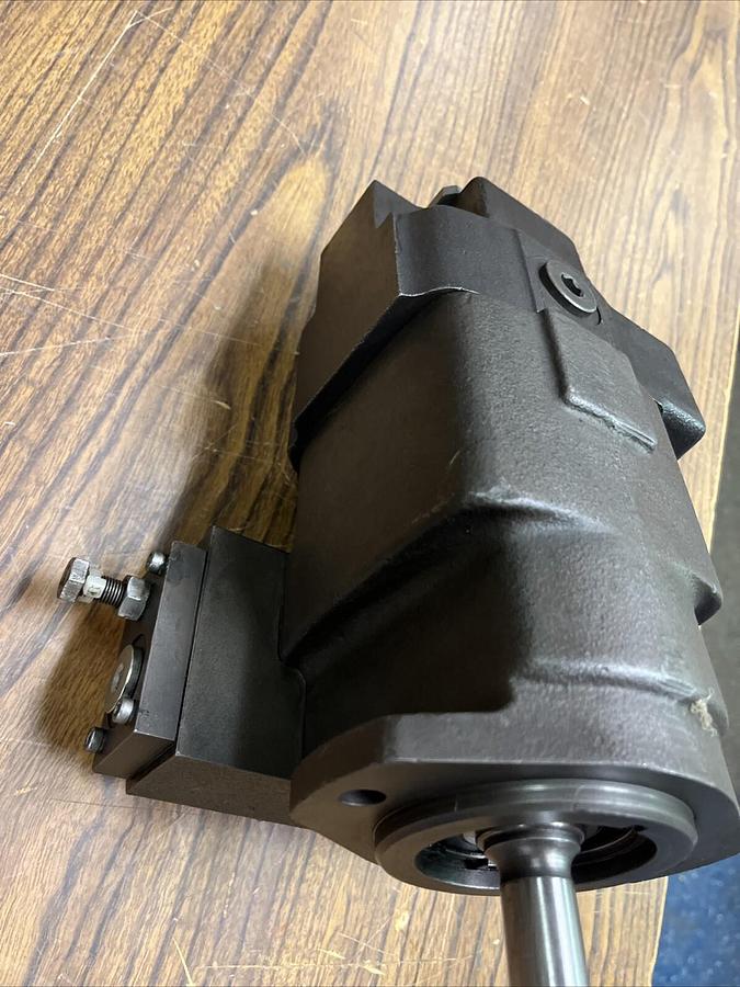 Used OIL GEAR,PVW06-RDAY-CN-NN-TK-CP,PISTON PUMP