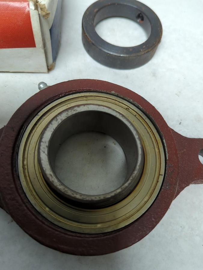 NDH DELCO,R2FE-1-15/16,2-BOLT FLANGE BEARING 1-11/16 INCH BORE NOS