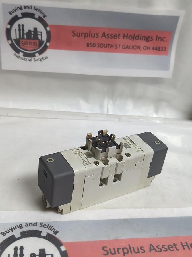 Used SMC,VQ7-6-FG-D-3ZR,PNEUMATIC SOLENOID VALVE PRE-OWNED