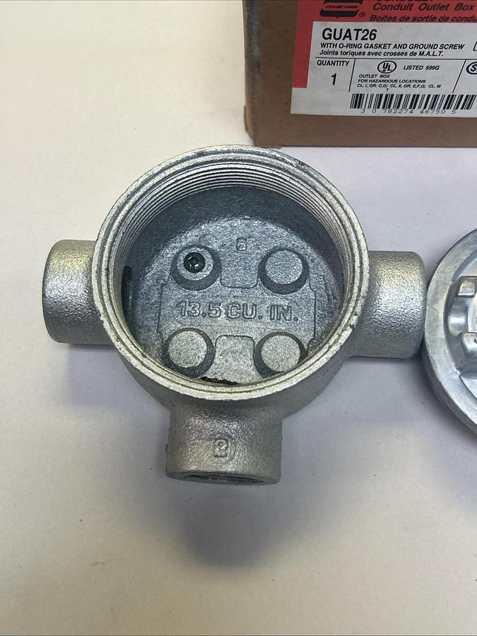 CROUSE HINDS,GUAT26,CONDUIT OUTLET BOX W/ COVER NOS
