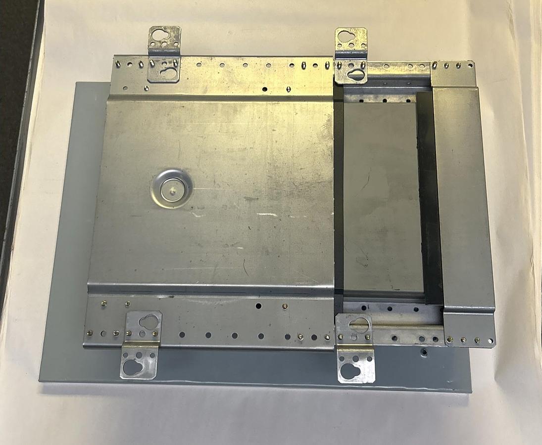 Used GENERAL ELECTRIC,AEU3121MB,PANELBOARD 100A 277V 3PHASE