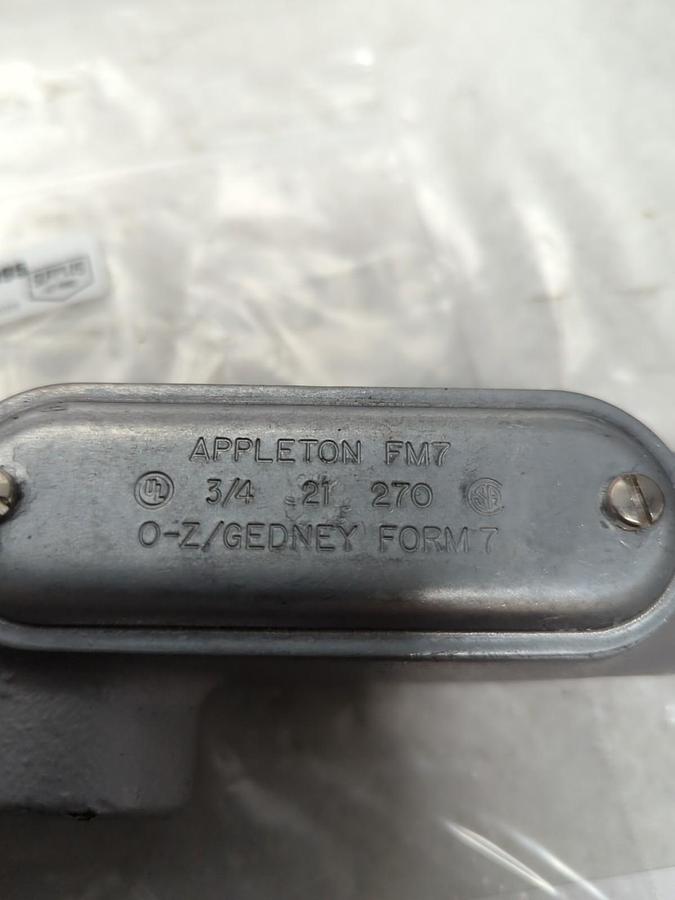APPLETON,L27,FM7 CONDUIT BODY WITH COVER 3/4 INCH LOT OF 2 NOS