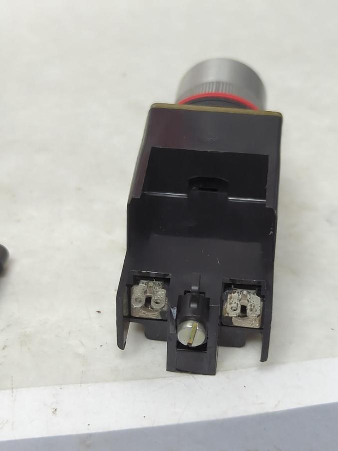 ALLEN-BRADLEY,800MR-PA16,ILLUMINATED PUSH BUTTON SERIES D 110/120V 50/60HZ NOS