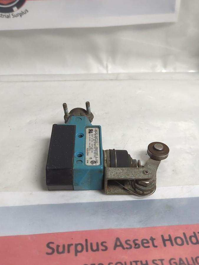 Used MICRO SWITCH,BZE6-2RN2,LIMIT SWITCH PRE-OWNED