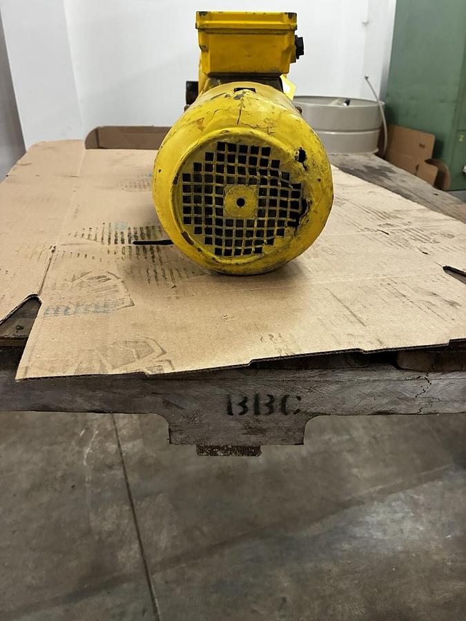 Used SEW EURODRIVE,KH67T-LP145-DT-145-DT145L4BM/HR/TF,GEAR MOTOR 1.5HP 29RPM