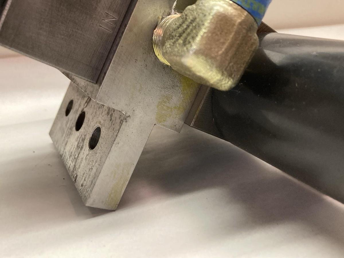 Used Nachi,SNH-G01-AR-GR-D2-11,Solenoid Valve