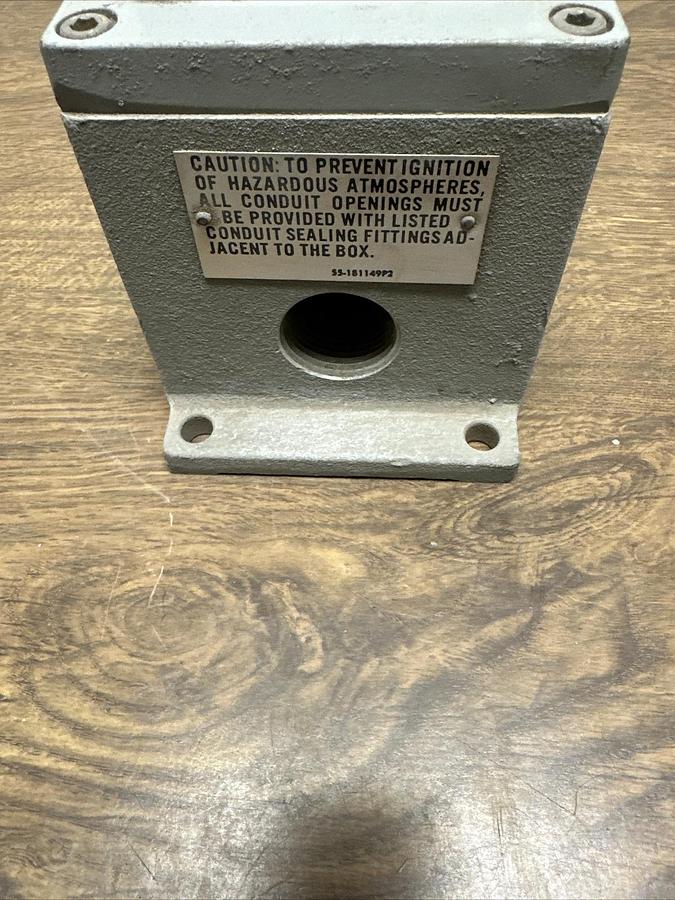 General Electric,CR103-J203E,Heavy Duty 600V Push Button Enclosure