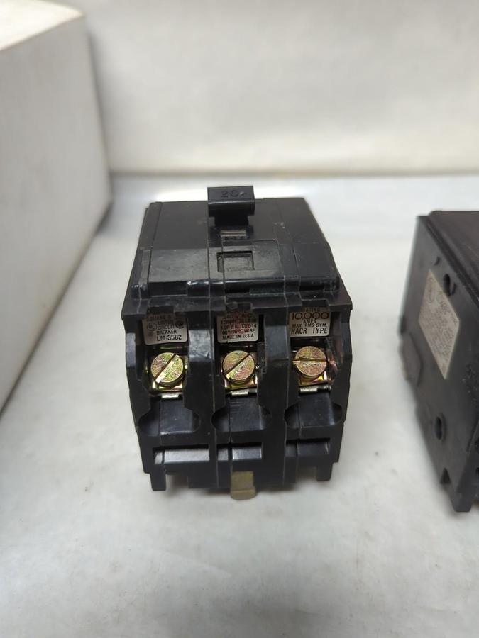 Used SQUARE D,QO320,CIRCUIT BREAKER 3-POLE 20 AMP LOT OF 2 PRE-OWNED