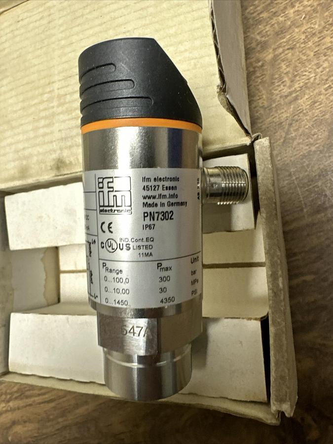 Efector,PN7302,Pressure Sensor