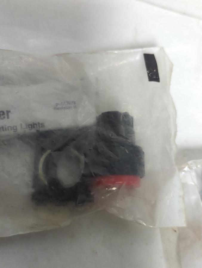 EATON,E22EB2,SERIES A1 PUSH BUTTON RED NON-ILLUMINATED LOT OF 2 NOS