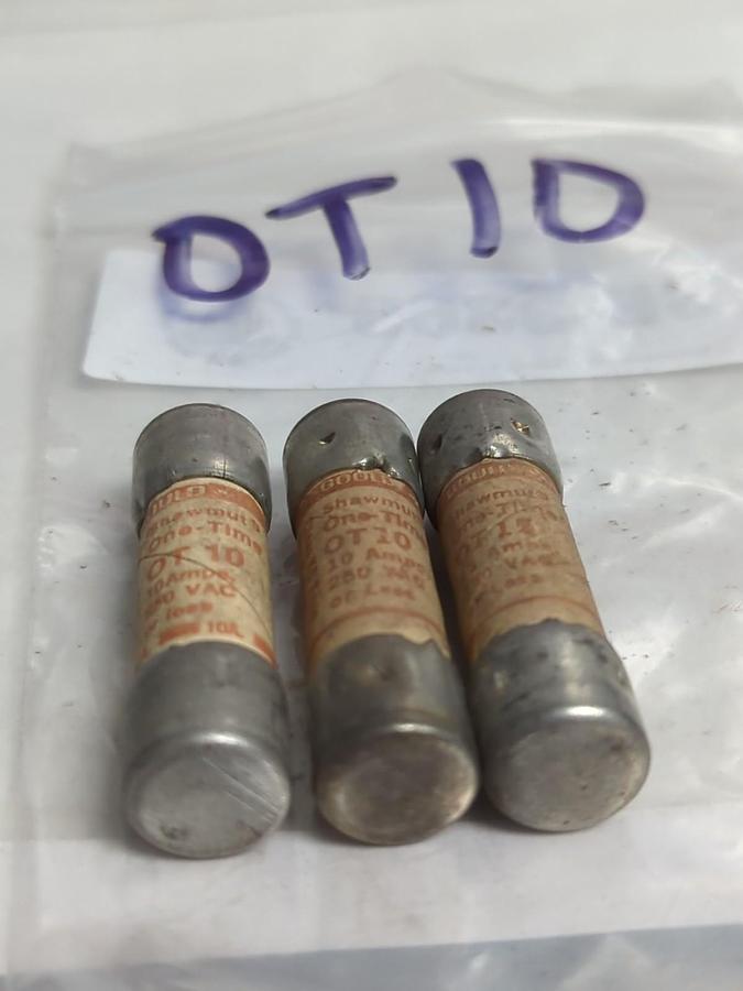 Used GOULD SHAWMUT,OT10,ONE TIME 10 AMP FUSE LOT OF 3 PRE-OWNED