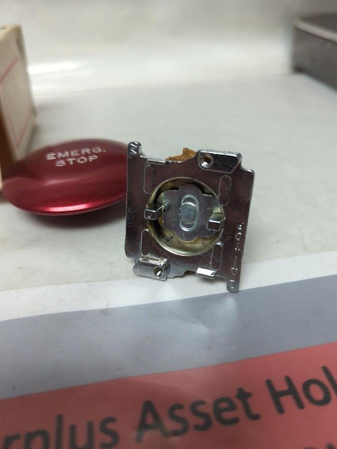 CUTLER-HAMMER,10250T17213,OPERATOR JUMBO HEAD RED-EMERGENCY-STOP C180 NOS