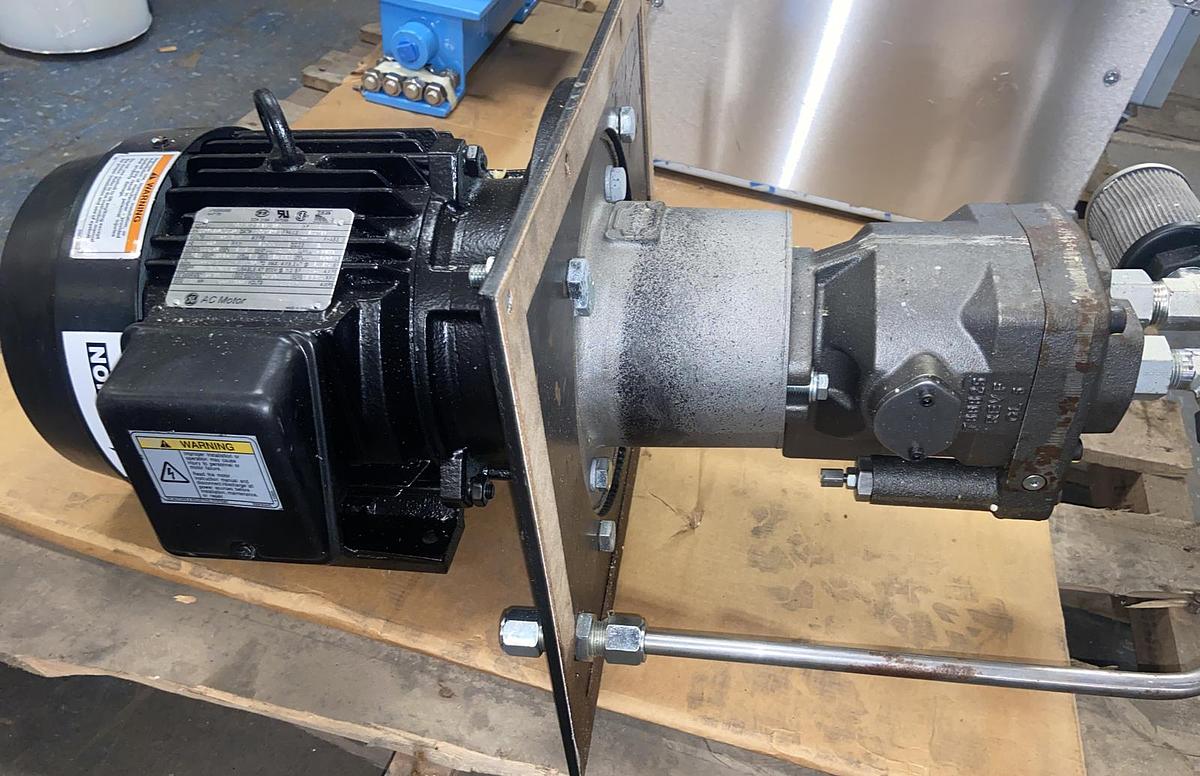 Used Parker,1620R212X3492,Hydraulic Pump 3.3GPM Ge 5KE182KTE205 Motor 3Hp 1755RPM