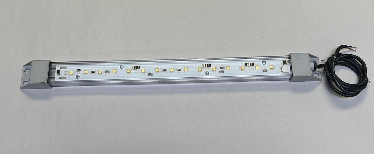 Used IDEC,LF1B-NC3P-2THWW2-3M,LED LIGHT BAR