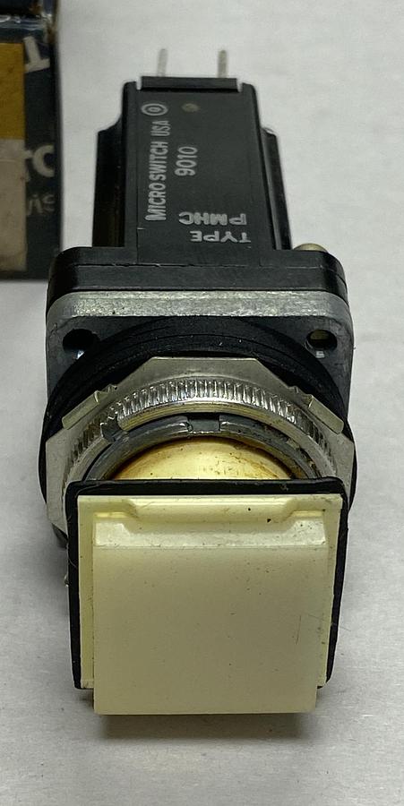 Honeywell Micro Switch,PMHC105A1,Push Button Lot Of 2 NOS