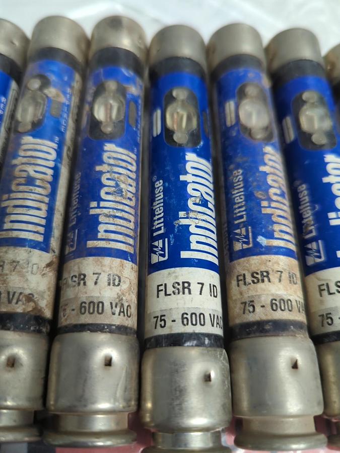 Used LITTELFUSE,FLSR7ID,INDICATOR 7 AMP FUSE LOT OF 7 PRE-OWNED