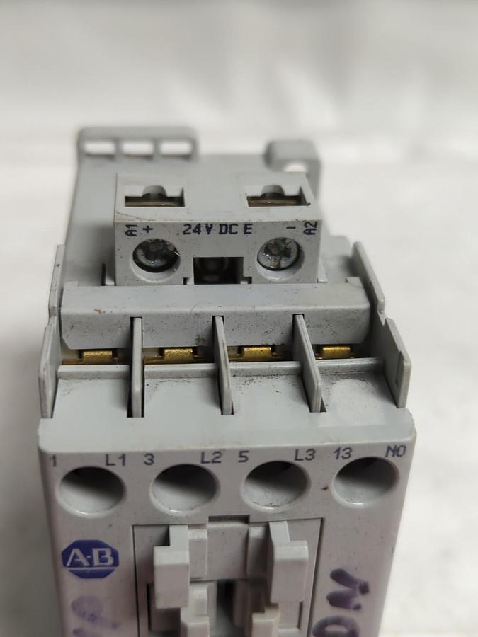 Used ALLEN BRADLEY,100-C09E*10,CONTACTOR 24V DC PRE-OWNED