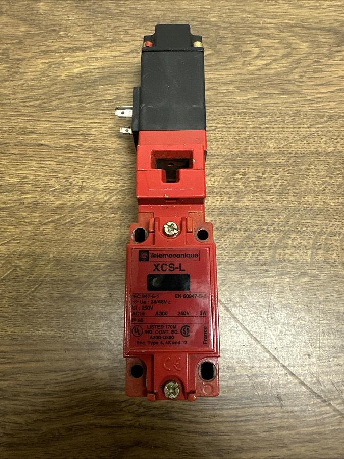 Used Telemechanique,XCS-L,Locking Switch