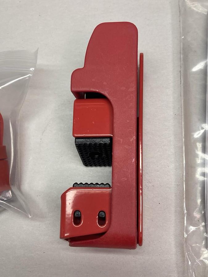 Master Lock,1TDB1,Circuit Breaker Toggle Lockout