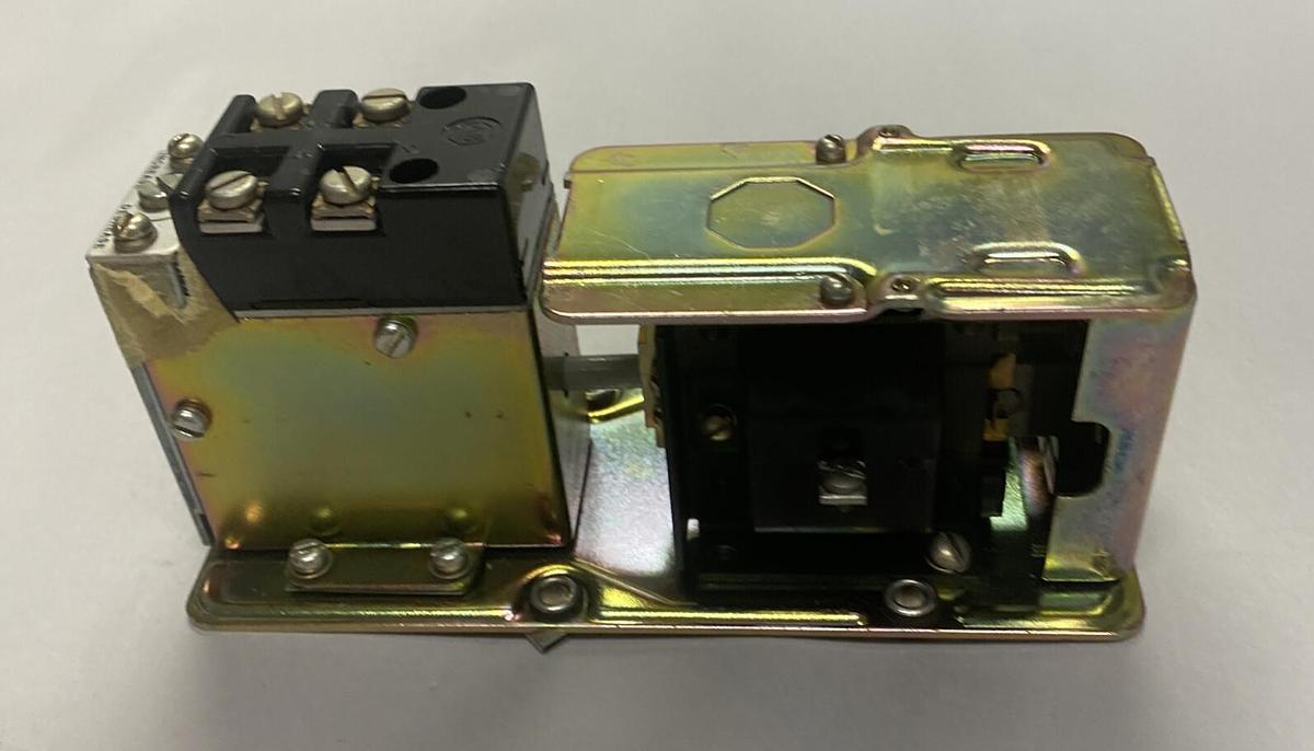 ALLEN BRADLEY,849-ZOD32,SER B PNEUMATIC TIME DELAY RELAY NOS