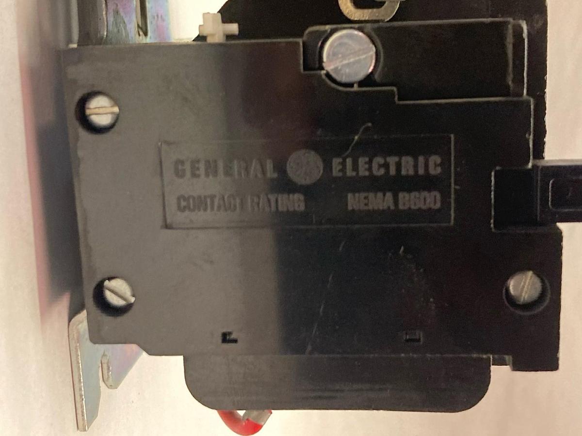 Used General Electric,NEMA B600,Contactor 110V 50/60Hz Series A