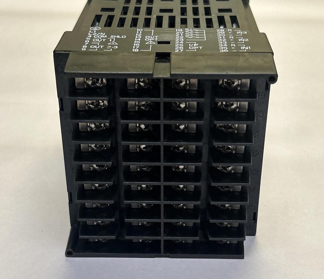 Used HONEYWELL,DC3500-C0-3B00-200-00000-E0-0,UDC3500 CONTROLLER