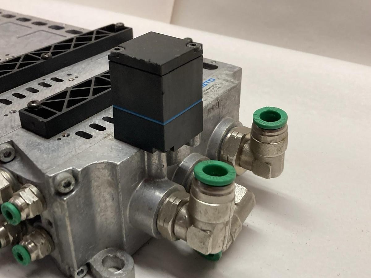 Used Festo,IEPR-03-4,0-LR,Control Block w/ Various Valves