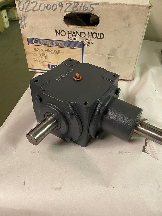 Used HUB CITY,0220-00928-165,Gear Reducer 1/2 Ratio 1 INCH Dia Model 165