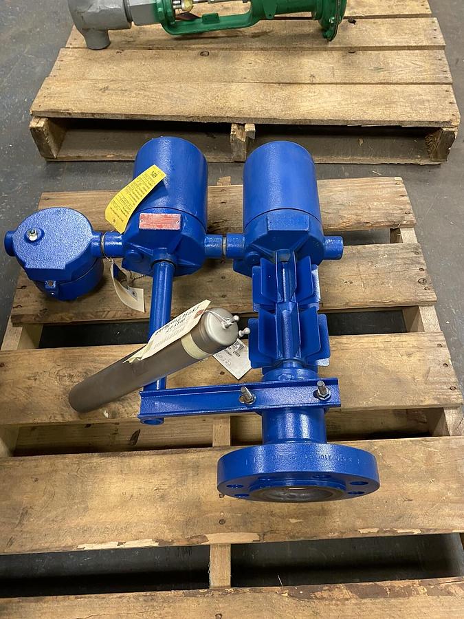 Used MAGNETROL,XE63-8D0A-RZQ,MODULEVEL AND FLOW CONTROL ASSEMBLY