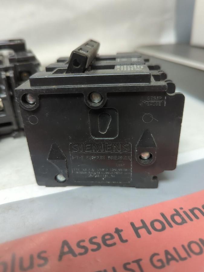 Used SIEMENS,Q3015,CIRCUIT BREAKER 15 AMP 3-POLE LOT OF 2 PRE-OWNED