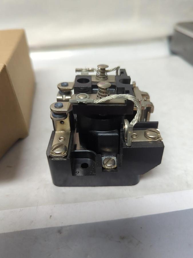 Used STRUTHERS DUNN,425BXX,RELAY 30 AMP 12VDC PRE-OWNED