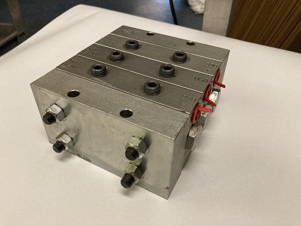 Used Graco,MXJ10-100T MXA10-050S,Divider Valve 3074509