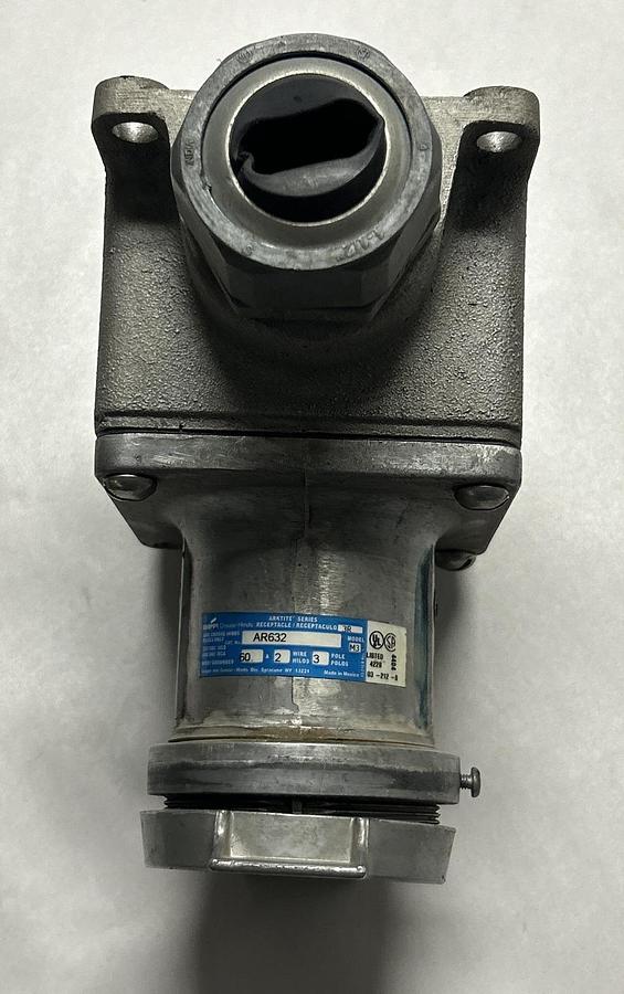 Used CROUSE HINDS,AR632,RECEPTACLE 60 AMP 3 POLE 2 WIRE
