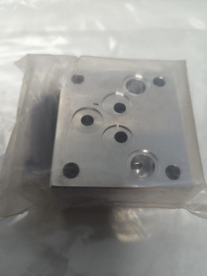 DAMAN VALVE,AD03D05VAABM,MANIFOLD VALVE ADAPTER NOS