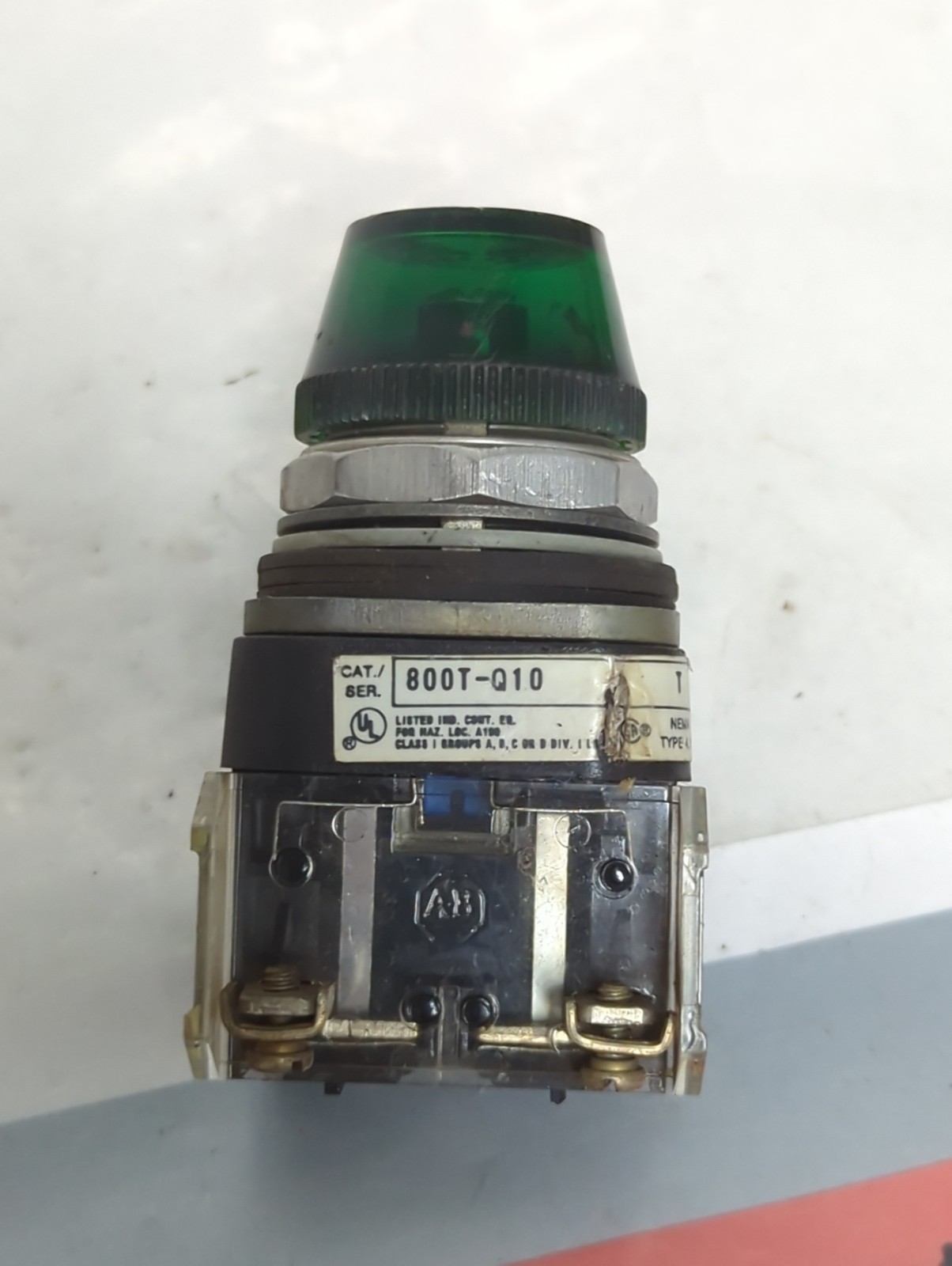 Used ALLEN BRADLEY,800H-Q10,SERIES T PILOT LIGHT GREEN PRE-OWNED