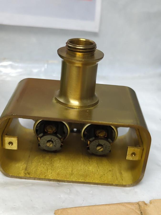 RUSSELL & STOLL,9054,4-WIRE BRONZE RECEPTACLE10-20A 125VAC 125VDC 250V NOS