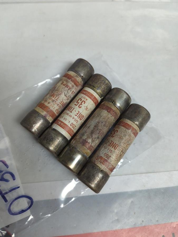 Used FERRAZ SHAWMUT,OT-35,ONE-TIME FUSE 35 AMP LOT OF 4 PRE-OWNED
