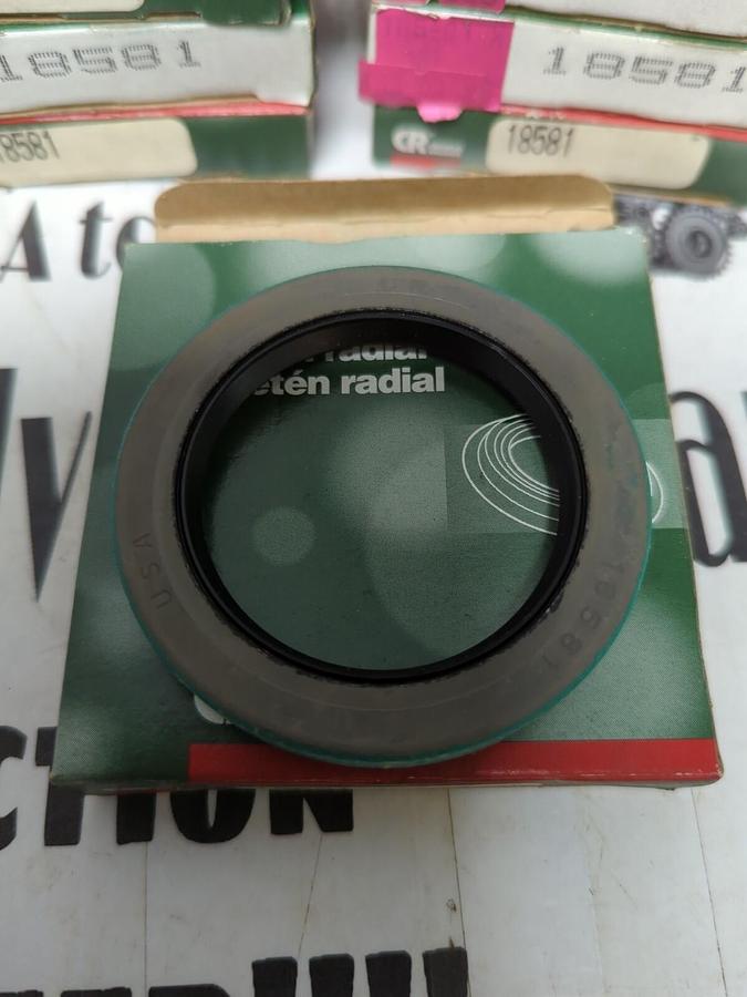 CHICAGO RAWHIDE,18581,OIL SEALS LOT OF 8 NOS