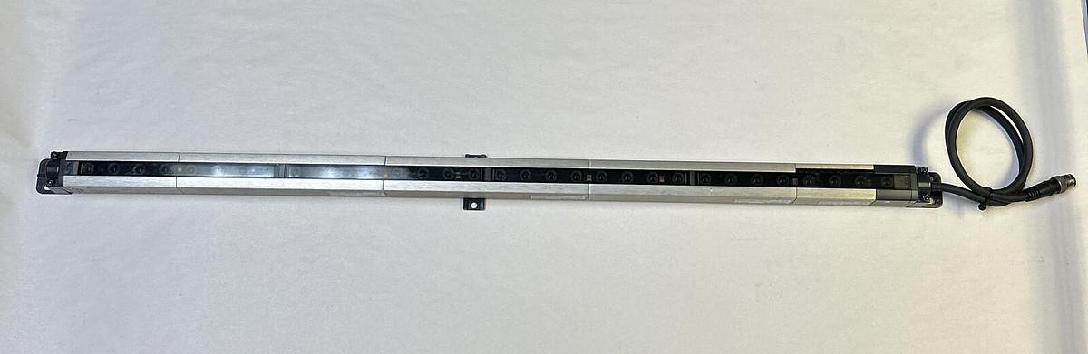 Used KEYENCE,PJ-V20R,LIGHT CURTAIN RECEIVER W/ PJ-V21R PJ-V22R EXTENSION UNITS