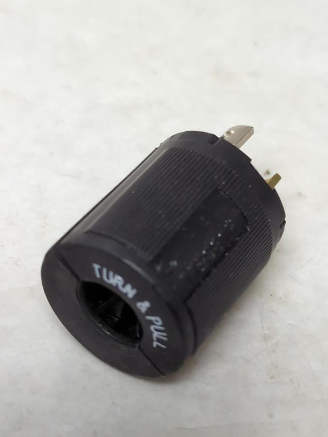 HUBBELL,7465V,TWISTLOK VALISE DEAD FRONT PLUG 15A 125V. AC OR DC NOS