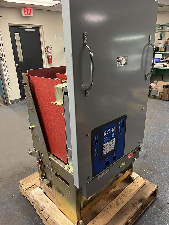 Used EATON,50DH-VR250U,VR 2000A VACUUM SERIES CIRCUIT BREAKER 119HRS!