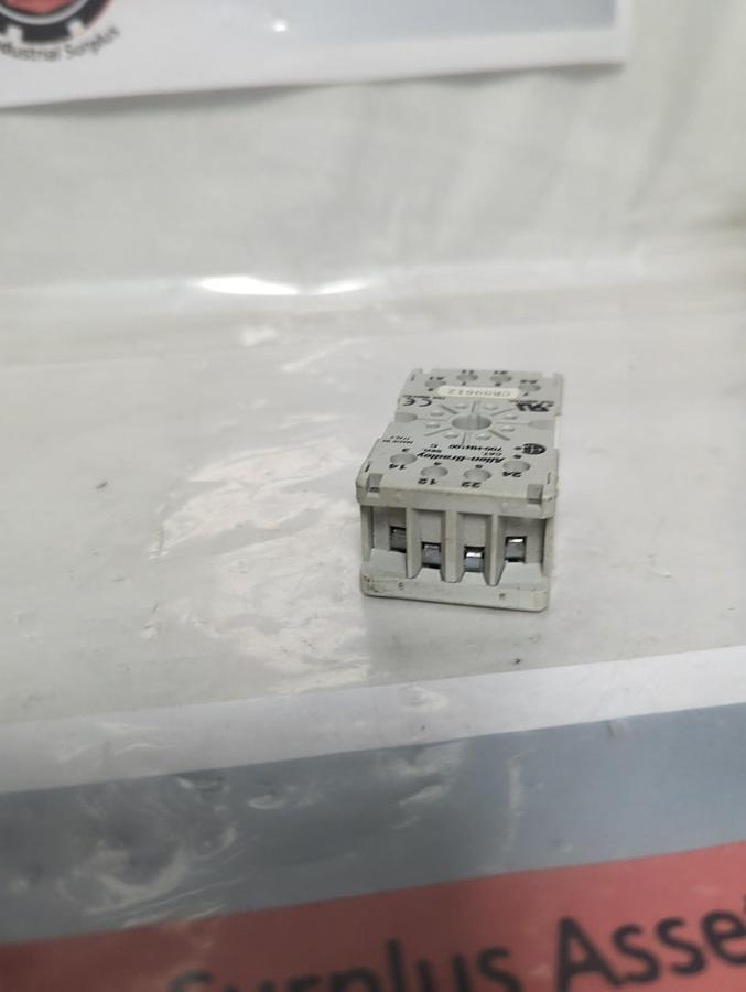 Used ALLEN BRADLEY,700-HN100,SERIES C RELAY BASE SOCKET 8-PIN PRE-OWNED