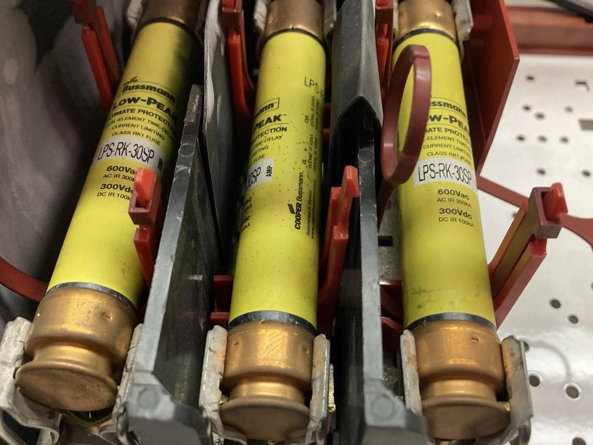 Used Cutler Hammer,30 Amps,12 INCH MCC Disconnect Feeder Bucket 480V