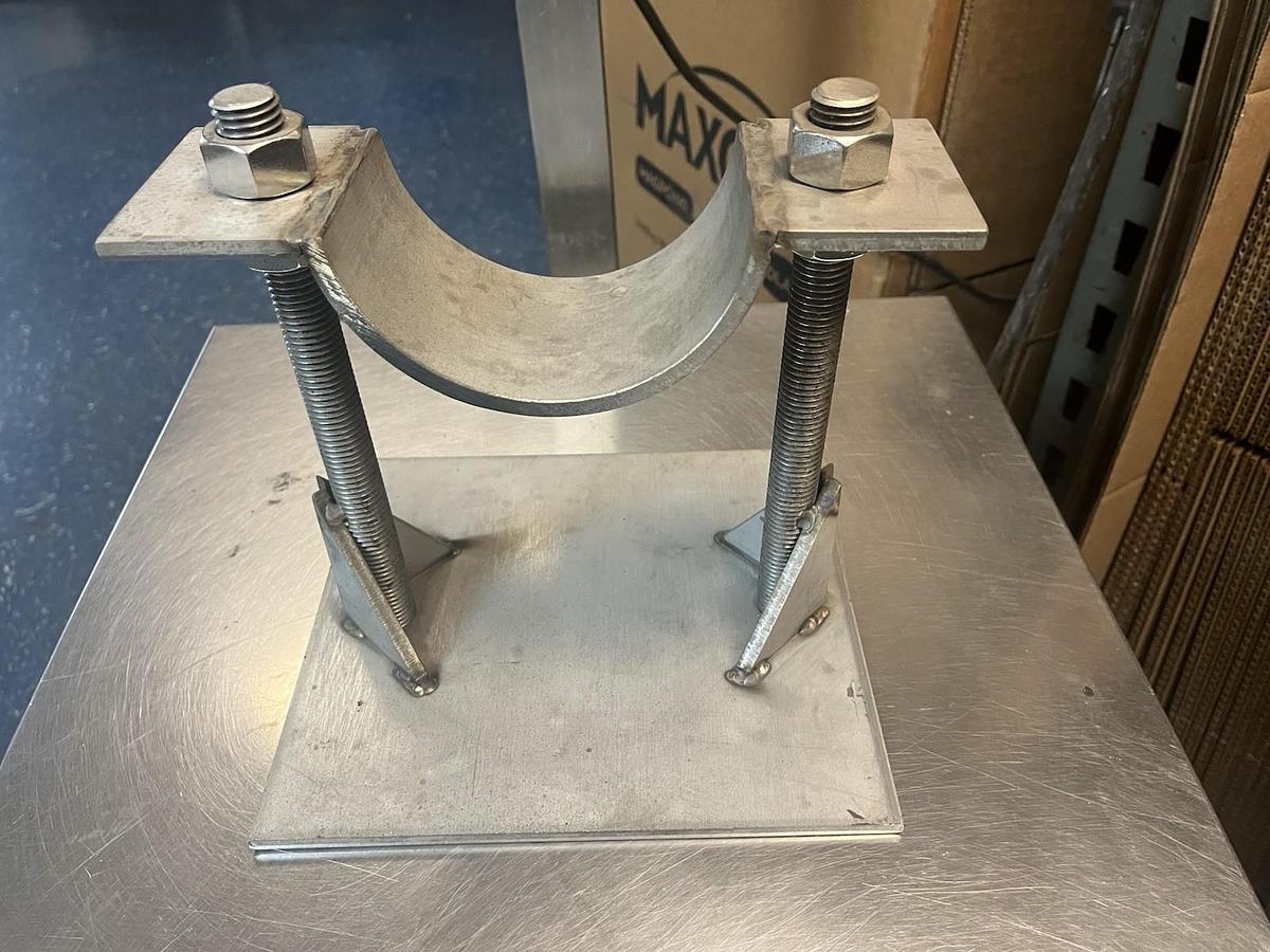 Used UNBRANDED,4-1/2",HEAVY DUTY PIPE SADDLE SUPPORT