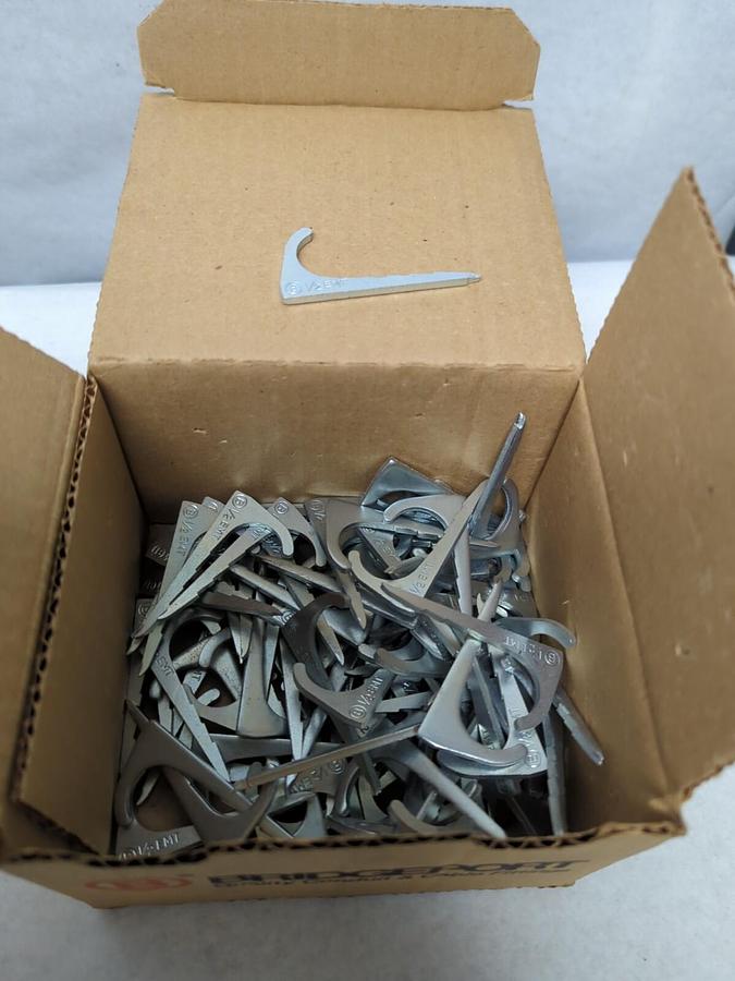BRIDGEPORT,920-NS,CONDUIT NAIL STRAP 1/2 INCH LOT OF 92 NOS
